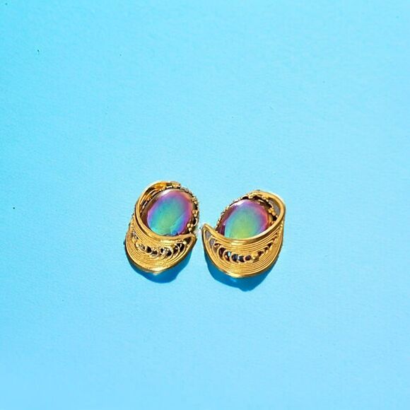 Vintage Stamped Germany Gold Look Iridescent Oval Stone Swirl Clip On Earrings - Picture 2 of 3